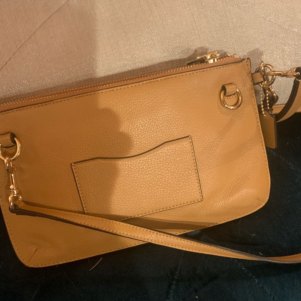 💥💥NWT off COACH LYLA XBODY LIGHT SADDLE TRIPLE GUSSET - Picture 4 of 10
